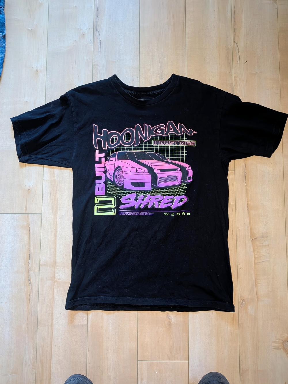 Hoonigan Men's Black Short-Sleeve Graphic Tee with Pink Retro Car Print